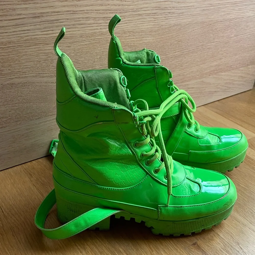 Boots - Picture 3 of 6